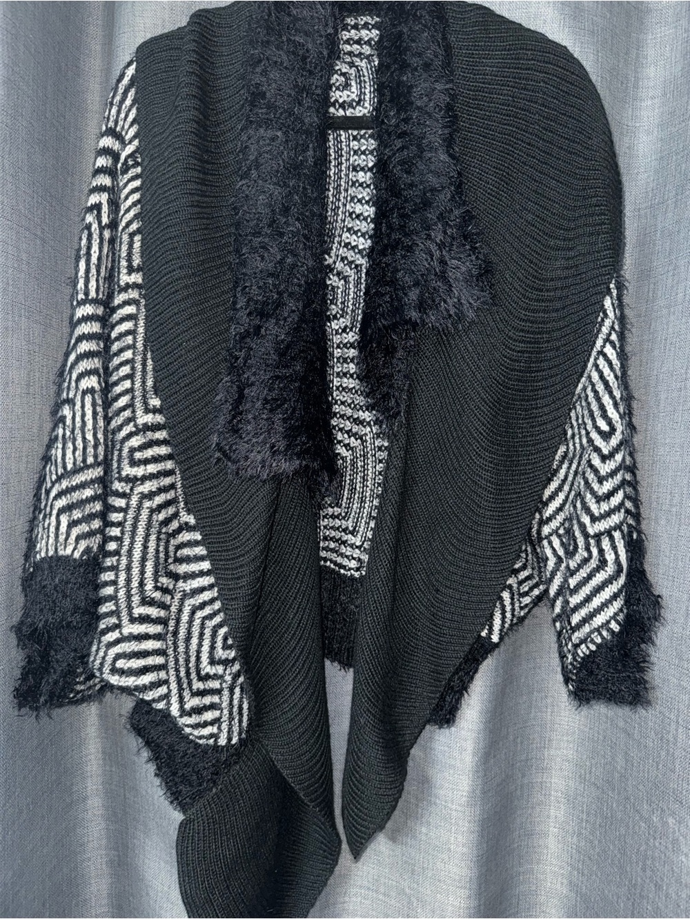 VIP Black & White Geometric Open-Front Poncho Cardigan